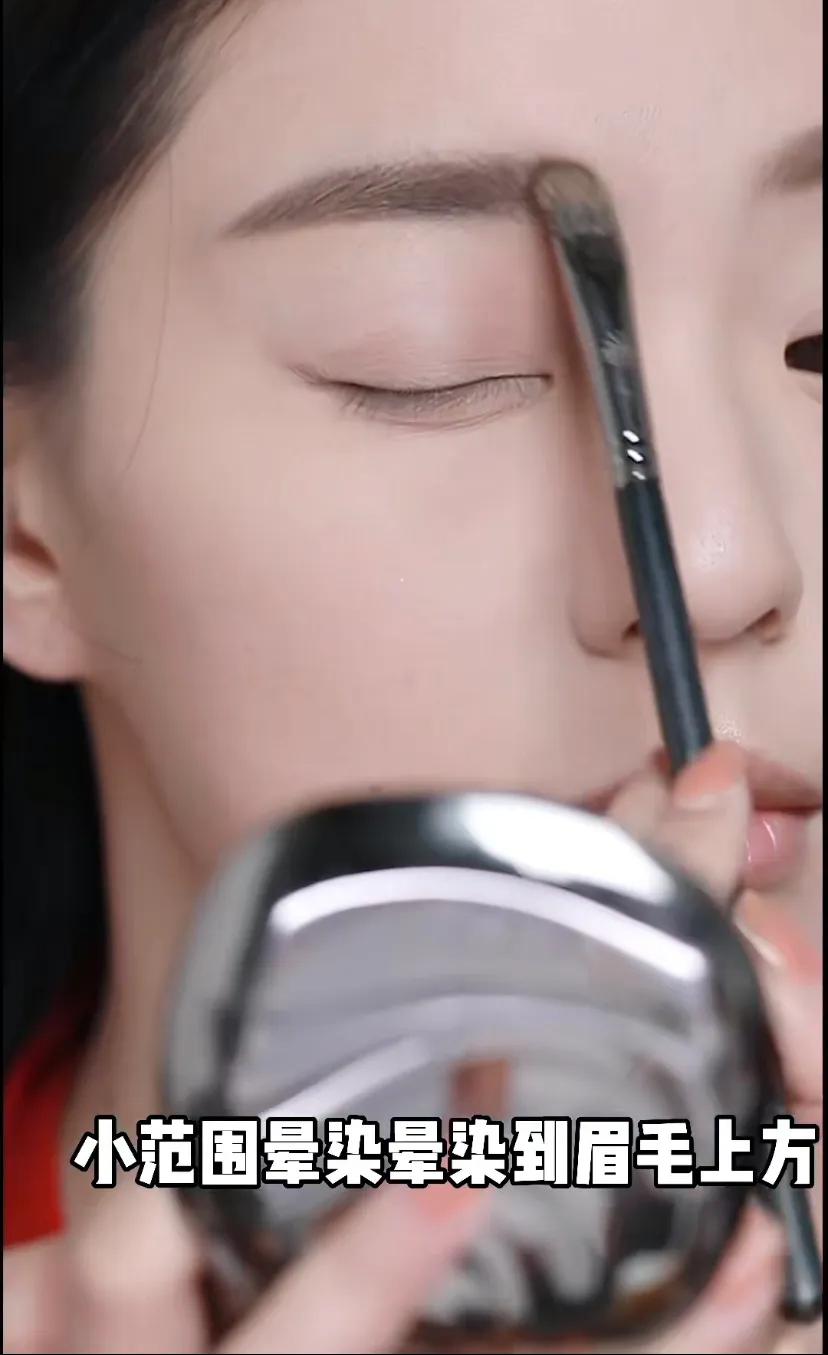 米饭|如何画出王楚然同款“仙系烟熏妆”？宝藏博主教程，3分钟get精髓