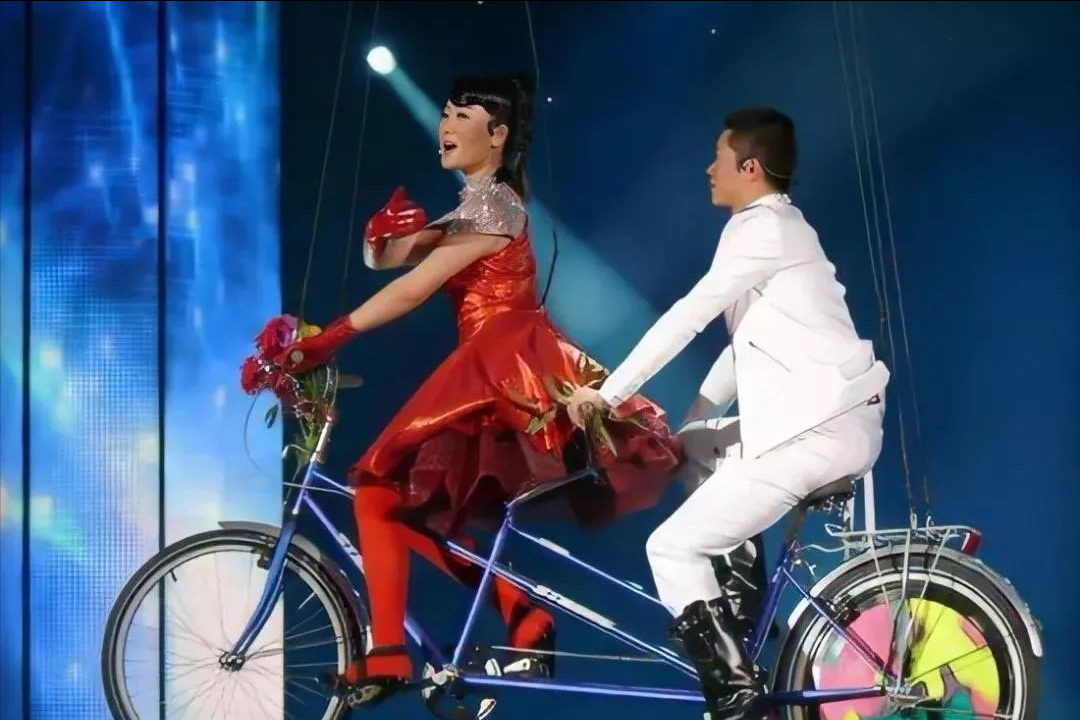 张艺兴|凤凰传奇：我们的节目被春晚不通过三次，我们的标签叫农业重金属