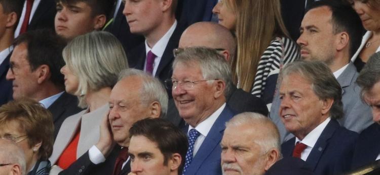 风尘花感|0球到2球！36岁C罗双响完美归来，红魔10分登顶，老爵爷乐开了花