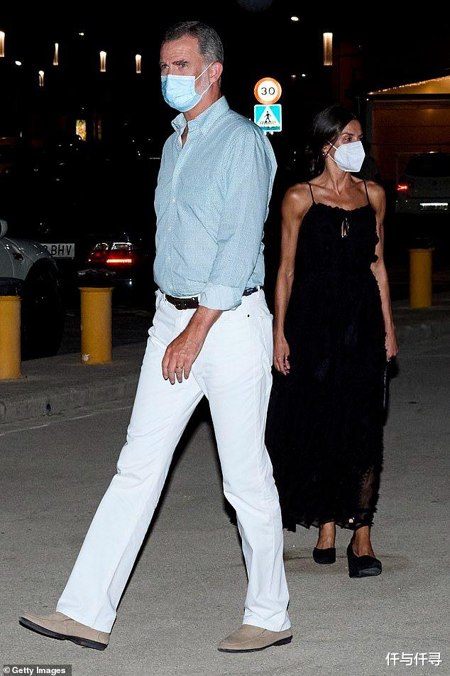 仟与仟寻|莱后和女儿同框像姐妹,西班牙王室暑假出游演绎何为地中海度假风