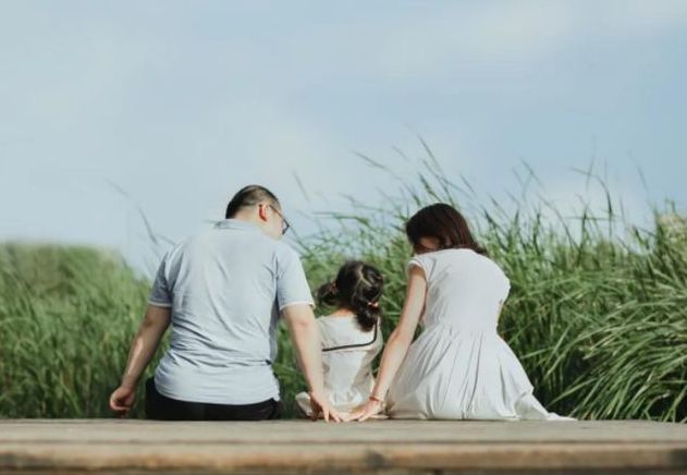 无言门主 穷小子毕业当总公司高管，嫌弃灰头土脸的糟糠之妻：她配不上！