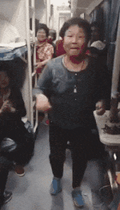 萌控孩|女朋友和她的闺蜜喝多了直接躺地上,我到底该怎么办呢?哇哈哈