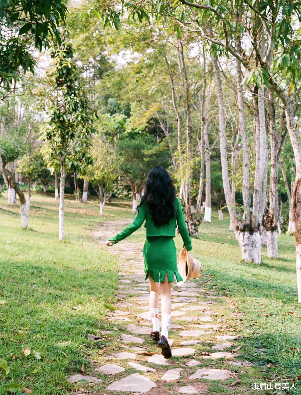 郑敏|?赵丽颖离婚后“放开”了！内衣外穿拍国风大片，又欲又飒好美