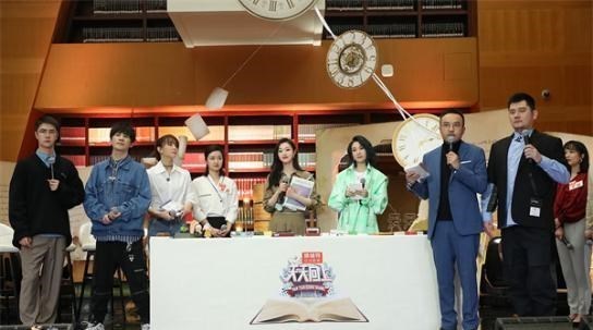 陈小春|《天天向上》剩三人，《快乐大本营》却有六人，汪涵又要带新人了