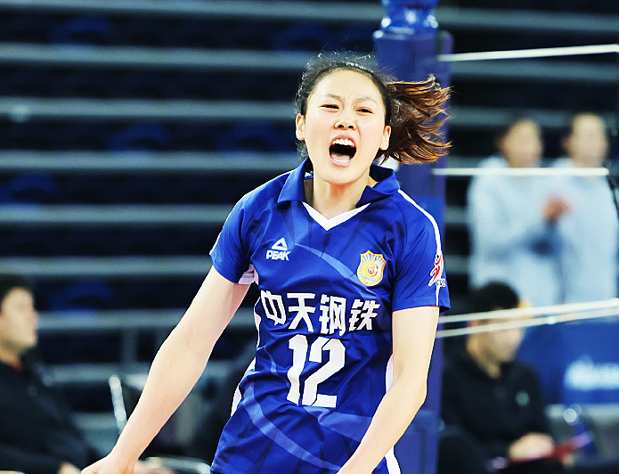 江苏女排|3-0赢上海吴晗全场扣球零失误！江苏女排得分她最多一传也接最多