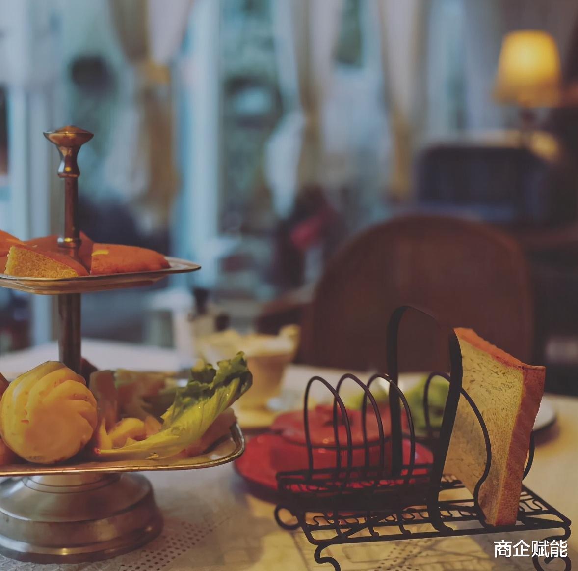 商企赋能 退休阿姨的养老生活，把生活过成诗，这才是真正的“芳华”