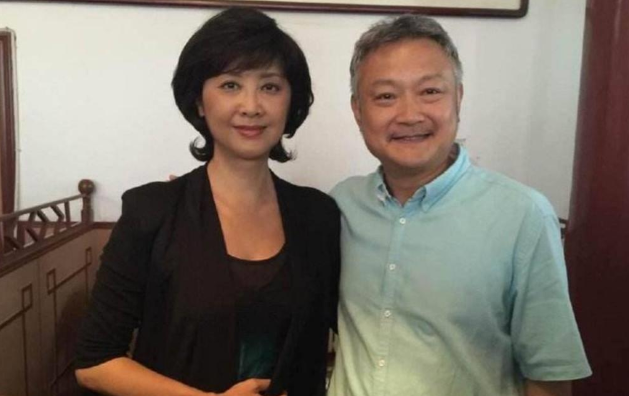 奶果的妈咪 “贾宝玉”欧阳奋强重游荣国府,两鬓斑白很精神,一生只爱初恋