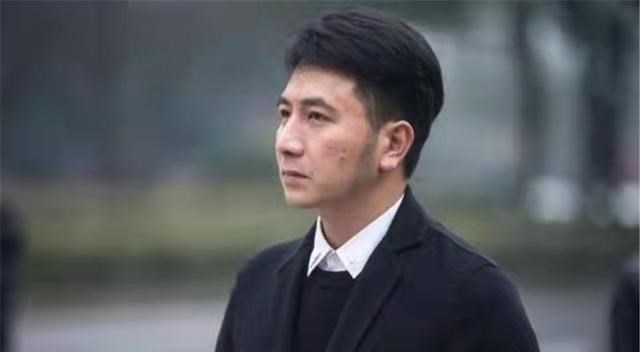 林生斌|林生斌与女主播大闹小贞墓地，被抓视频流出，双方互骂场面混乱