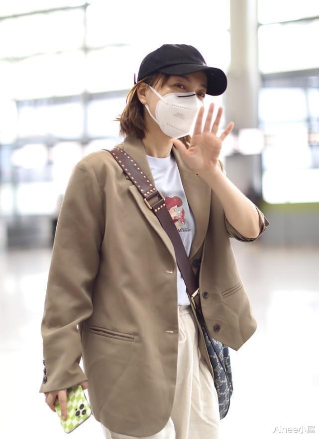 Ainee小屋|吴昕的气质挺淡然的，私服也喜欢穿裸色，西装配抽绳阔腿裤好潇洒