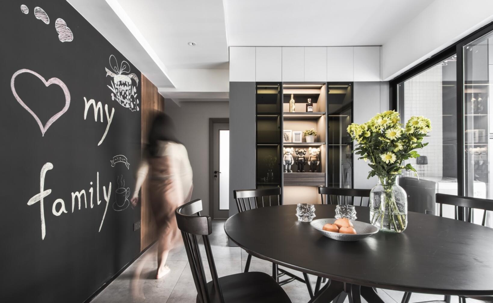 小拾谈装修 一家六口自律的生活:全屋干净整洁,色彩高级大气,太清爽了