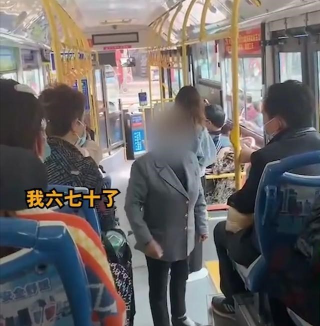 携北爱聊 湖北：大妈坐公交车，逼男子让座，被怼“倚老卖老”