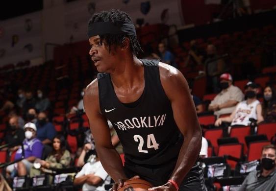 关志玲时尚小助手|确定！公牛签3人，库兹马示爱湖人，奥迪12月复出，小卡无解中投