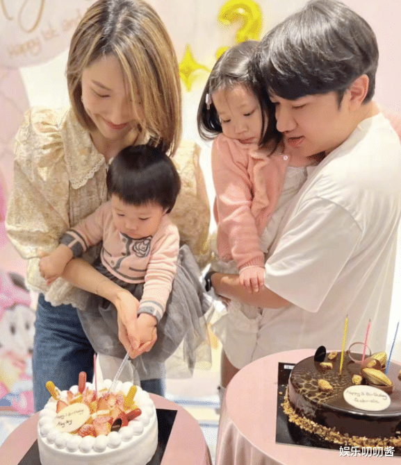 王祖蓝|41岁王祖蓝发福明显，为爱女庆生被岳父碾压，网友：宠妻人设别塌