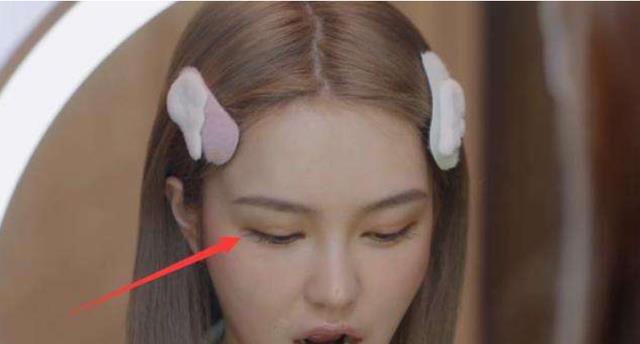 周扬青|周扬青化妆被怼脸拍,双眼皮“疤痕”抢镜,原来罗志祥说的是真的