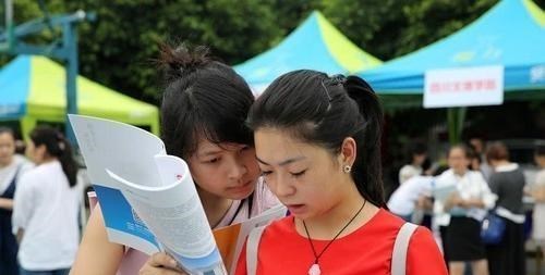 奶豆说育儿|“披着二本华丽外衣，却收着上万学费”的三本，学生该不该上