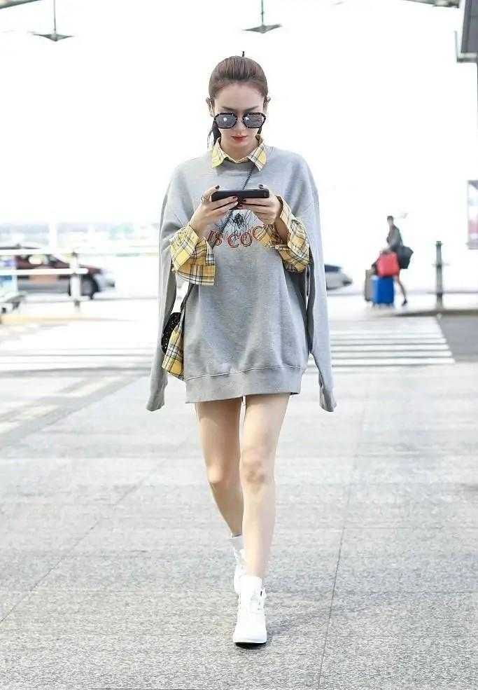 何有强|戚薇忘了自己是宝妈了吧？格纹衬衫叠穿卫衣青春靓丽，比00后还潮