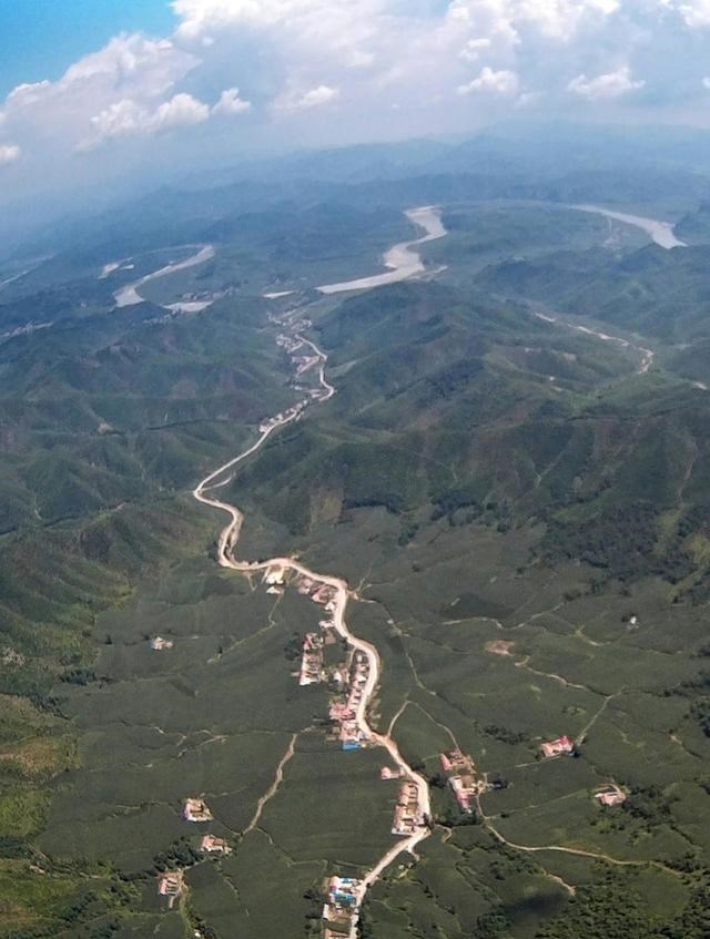 陨石坑 5万年前，一颗30万吨重的陨石砸在了我国东北，现在那里怎样了？