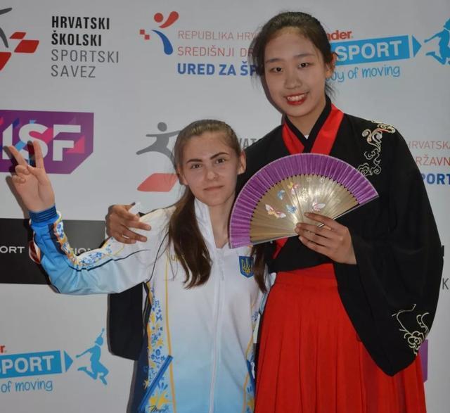 赵月看花花|中国女排人才井喷，江苏7连胜力压天津拿第1，1米96万梓玥立大功