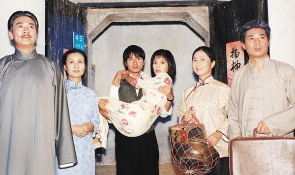 |还原《情深深雨蒙蒙》原著：萍萍嫁人生子，被陆振华逼得家破人亡