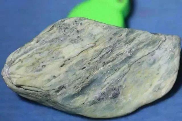 翡翠|警惕！千万别把翡翠飘藓当做飘花