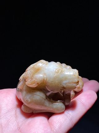 和田玉籽料|清中期 和田玉籽料 白玉 持福袋 童子 把件 挂件