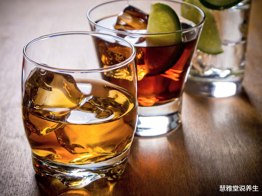 饮食|吃饭时的这几种不好习惯，容易伤害身体健康，看看你中招了吗？