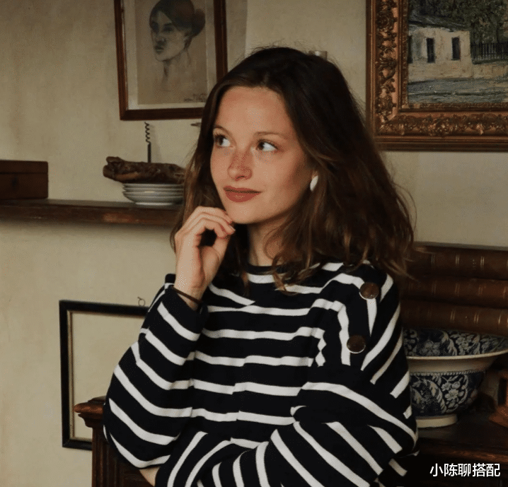 小陈聊搭配|身体圆润的小骨架把自己穿成“巴黎旧梦”,这个法国博主真是宝藏