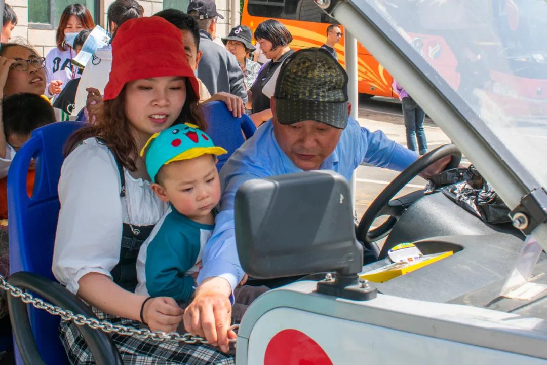 新报业传媒 立夏 鸡公山景区“五一”小长假完美收官