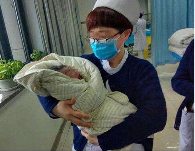 全能辣妈plus|“上了一天班，接的全是男娃”小护士随口一句抱怨，男娃家长哭了