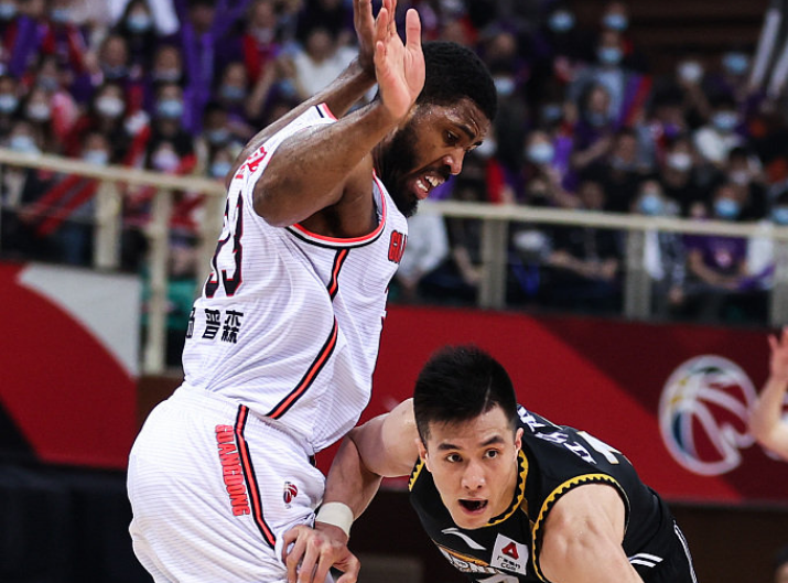 广东男篮|总决赛G2反转再反转!杨毅送杜锋4个字,看看王猛朱彦硕怎么说