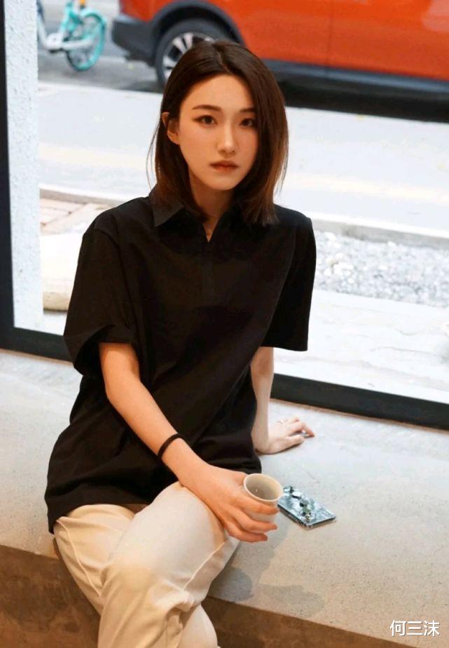 何三沫|基础的服装穿搭虽简约，却别有一番风味，简单精致又好驾驭