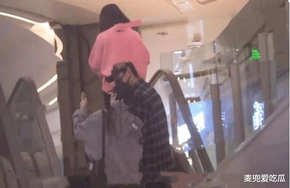 安康|尹正陈都灵被爆恋爱？两人相差七岁，被拍一同回酒店过夜