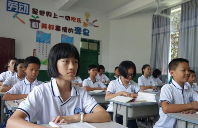发型|初中生“发型标准”出炉，女生看后很难接受，男生吐槽不如剃光头