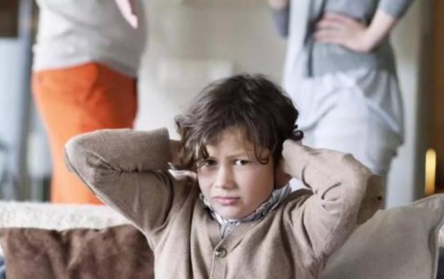 Hi家有小甜椒儿|父母离婚,9岁的孩子被双方嫌弃,为啥总把怨气撒到孩子身上呢