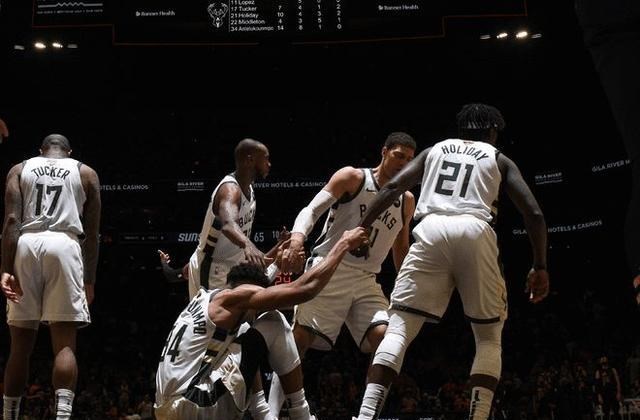 雄鹿队 每年1.2亿的赌博！雄鹿无回头路，未来已锁死，幸好夺冠了！