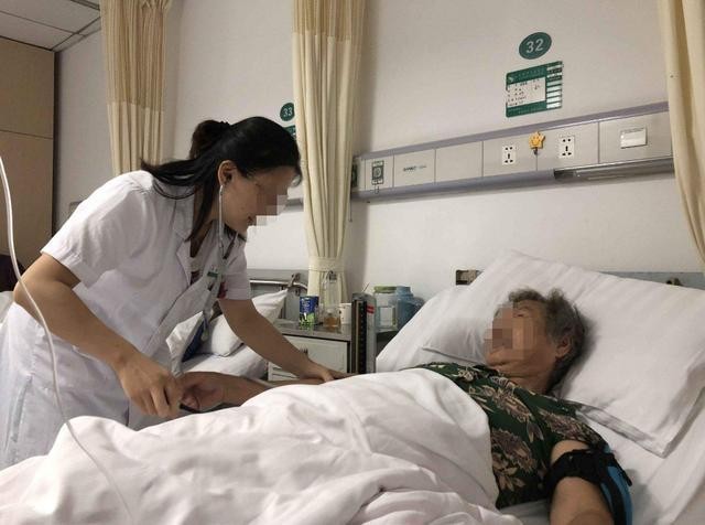 蔷薇妈妈育儿记|首批“丁克”族现已步入晚年，如今他们后悔了吗？听听过来人咋说