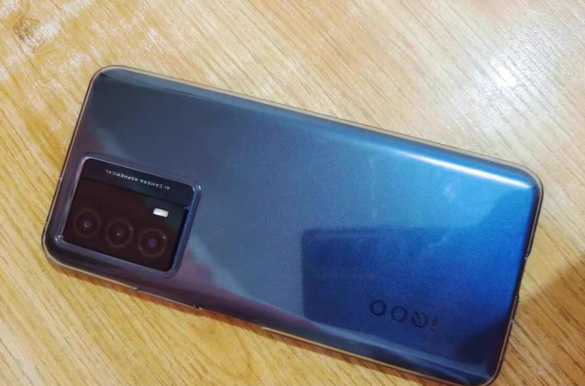 iqoo|vivo诚意十足,中端手机性能跑分第一,8+128GB售价不到1500元