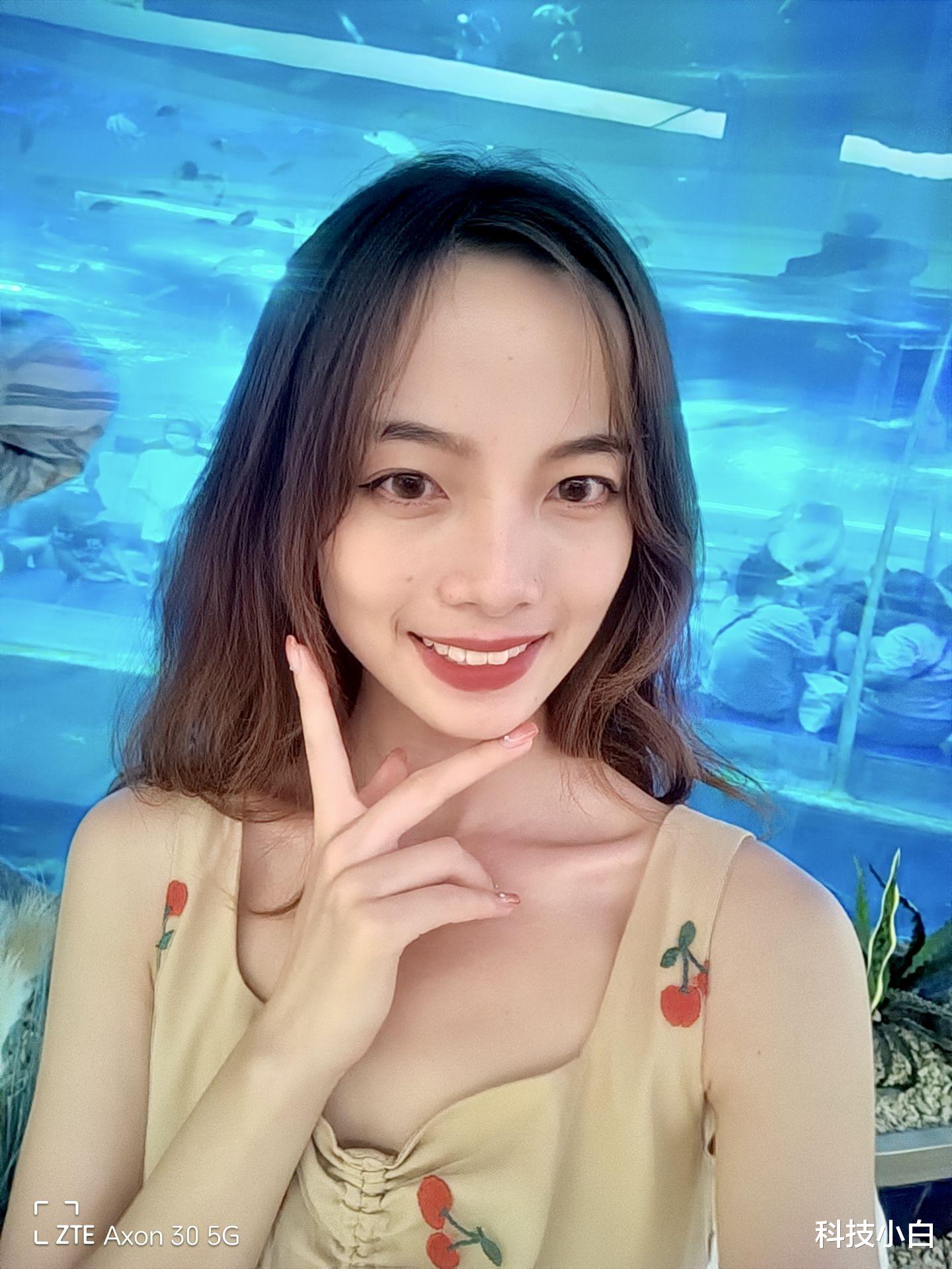 徐闻 中兴Axon 30屏下版自拍效果实测 美女这波打几分?