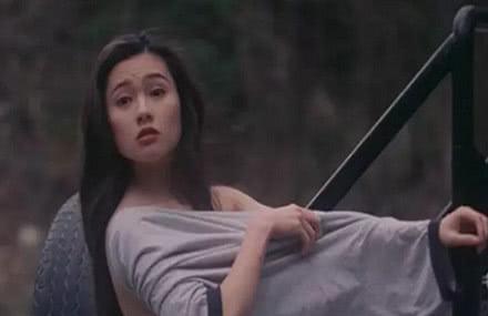 育妈计|李丽珍23岁女儿罕晒近照，穿开叉裙摆出妩媚姿势，好身材一览无余