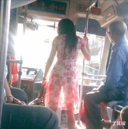 丁其琛|妹子以后别穿这么透的裙子坐公交车了,大爷看得高血压都要犯了