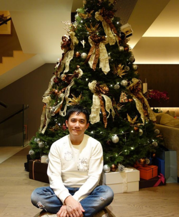 易烊千玺|公众人物不该过圣诞？众星过圣诞一个比一个隆重被斥带坏风气，90%是港台明星