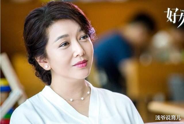 江珊|53岁江珊的丈夫近照曝光，比前男友靳东还帅，网友：没想到是他