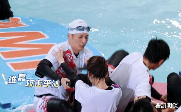 李沁|李沁和李维嘉节目中落水，当她水中探出头素颜曝光，确定30岁？