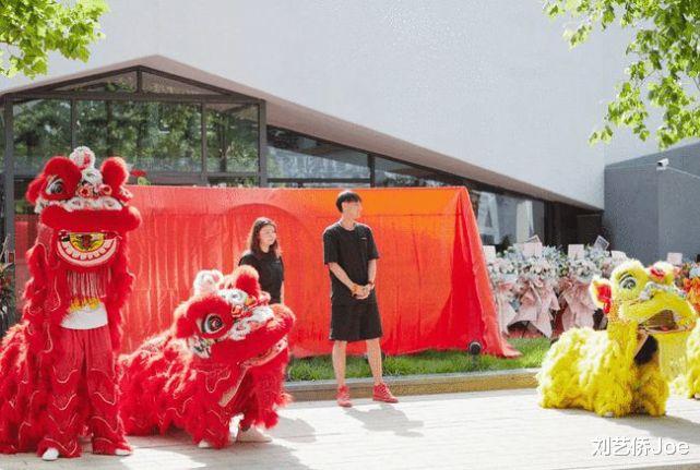 杨紫|黄子韬继承家产晒豪华新公司，差40%完工，28岁掌舵娱乐帝国