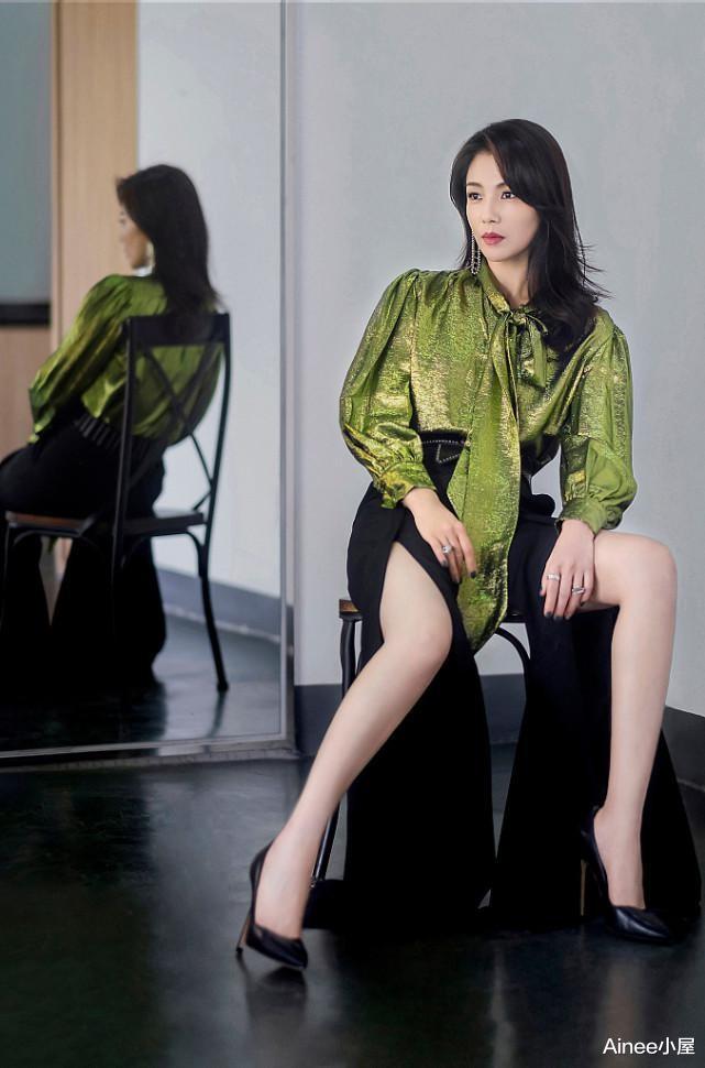 Ainee小屋|刘涛真是大女人穿搭目标，裤子开叉到腿根，配衬衫显妩媚风韵