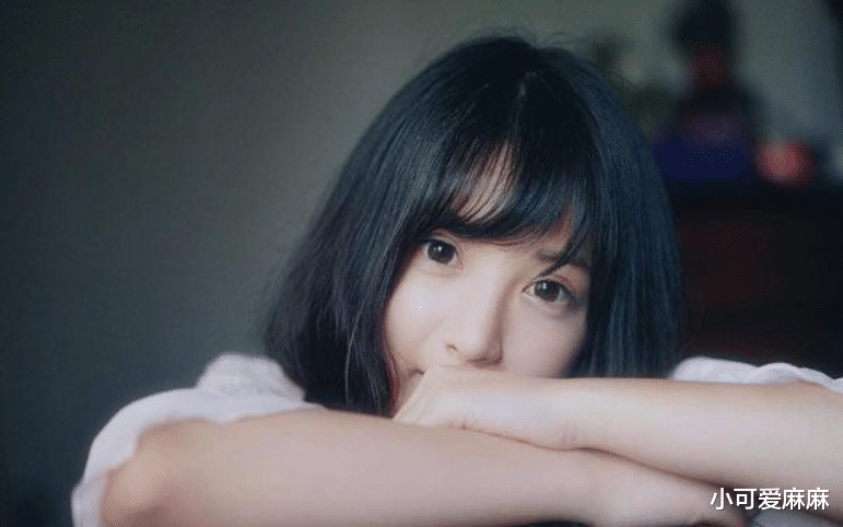 小可爱麻麻|12岁女孩打扮“成熟”，妈妈突然起疑心！偷看手机后忍不住落泪