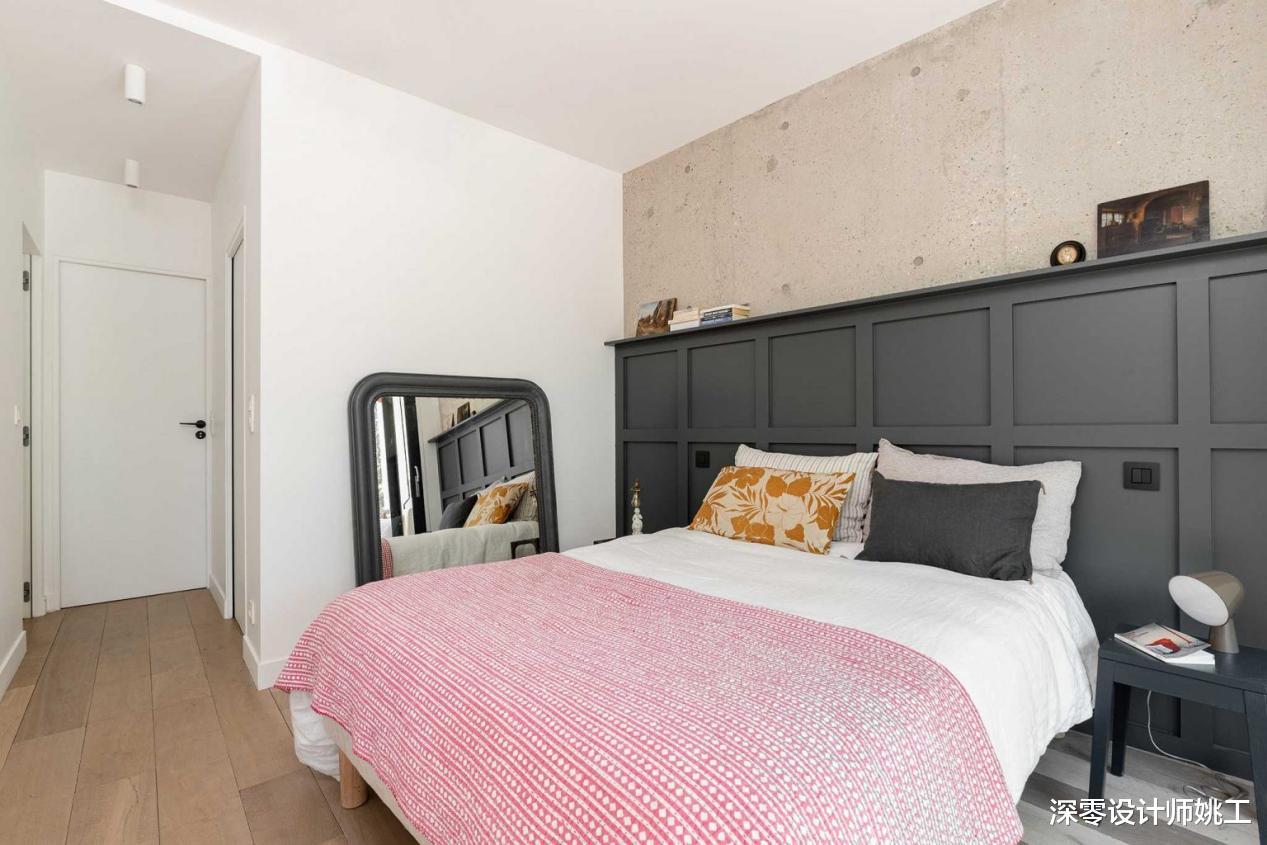 同样是92㎡现代简约,他家别墅带有2扇落地窗,满屋的明亮温馨感