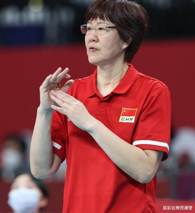 女排|女排天才毁约赴美深造，郎平镜头前哽咽声明，宣布她被永久除名