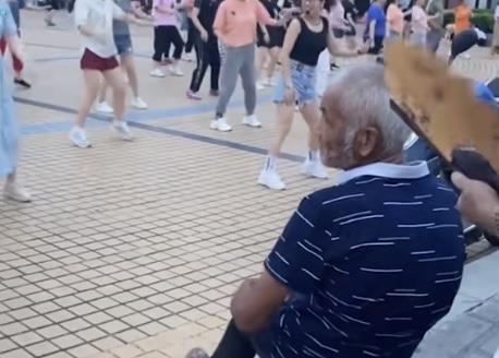 漫展|原神漫展趣闻:有人明面上cos公子,暗地里却贩卖玩具二次创收