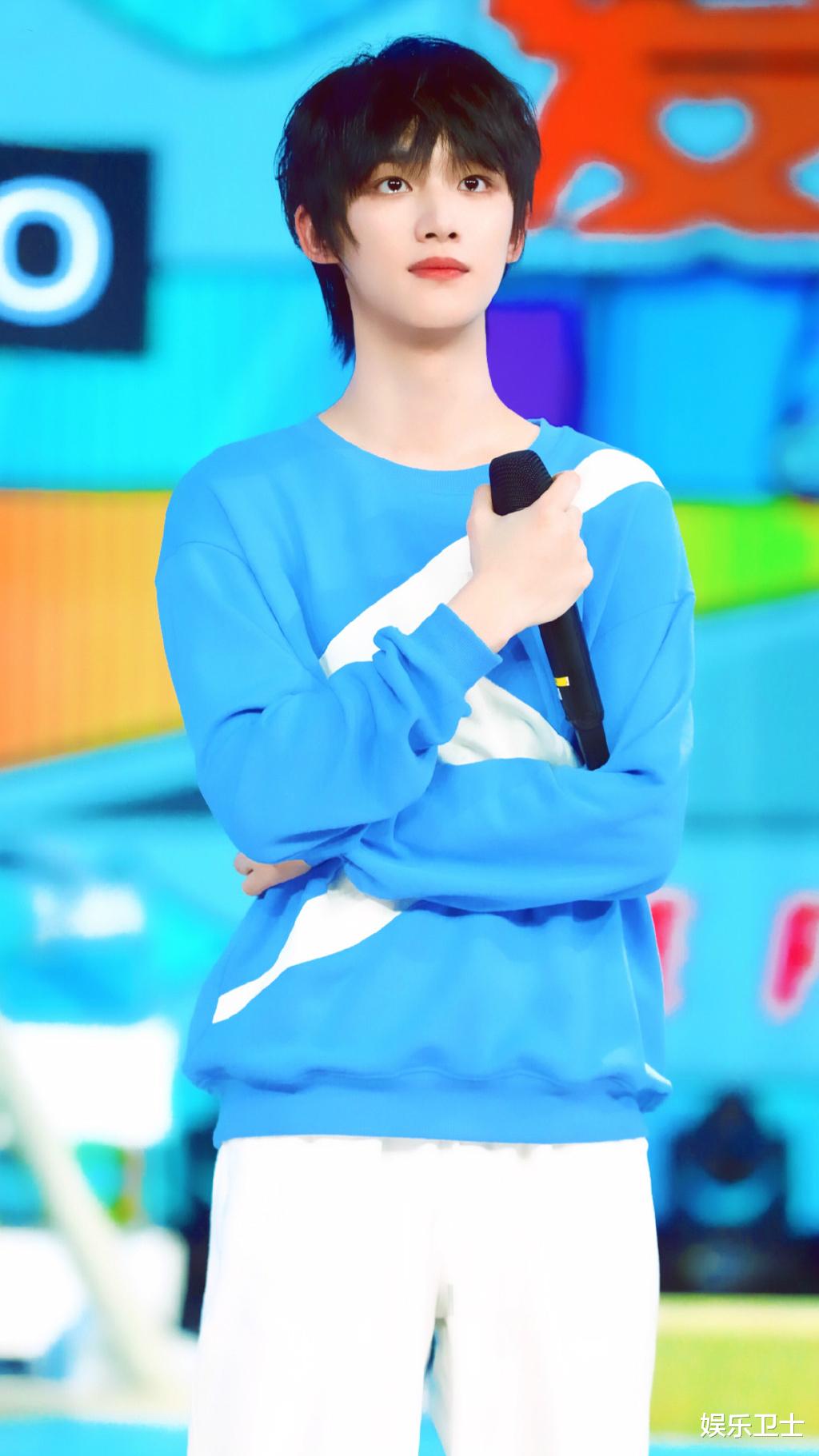 迪丽热巴|荣耀夫妇发糖！杨洋发文问迪丽热巴还气吗，热巴甜蜜回复还喂杨洋吃包子